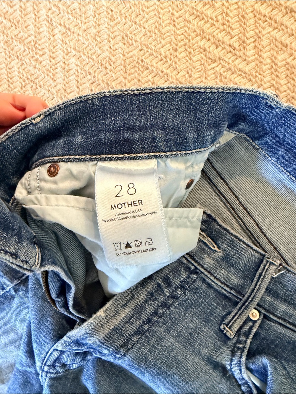 MOTHER The Insider Crop Fray Jeans Gypsy Wash 28 - Picture 2 of 4